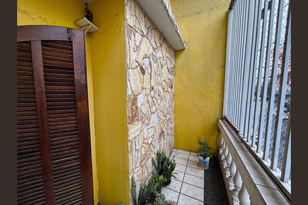 Casa à venda com 250m², 4 quartos e 2 vagas Casa à venda com 250m², 4 quartos e 2 vagasVaranda