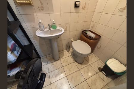 Casa à venda com 250m², 4 quartos e 2 vagas Casa à venda com 250m², 4 quartos e 2 vagasBanheiro da Suíte 1
