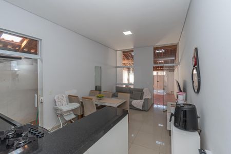 Casa para alugar com 61m², 2 quartos e 1 vaga Casa para alugar com 61m², 2 quartos e 1 vagaSala de Estar/Jantar/Cozinha