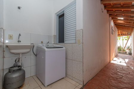 Casa para alugar com 61m², 2 quartos e 1 vaga Casa para alugar com 61m², 2 quartos e 1 vagaÁrea de Serviço