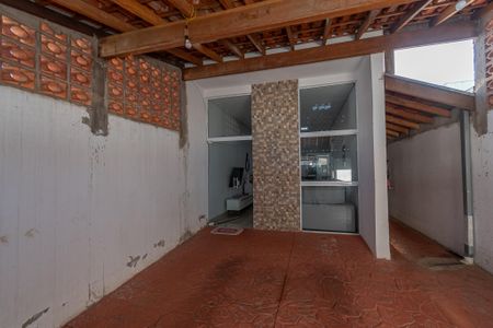 Casa para alugar com 61m², 2 quartos e 1 vaga Casa para alugar com 61m², 2 quartos e 1 vagaGaragem