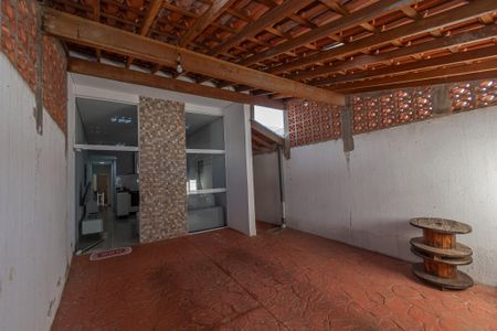 Casa para alugar com 61m², 2 quartos e 1 vaga Casa para alugar com 61m², 2 quartos e 1 vagaGaragem