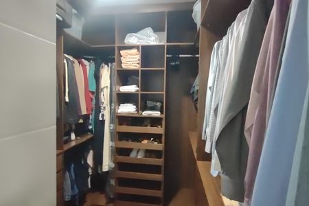 Apartamento à venda com 152m², 3 quartos e 2 vagasCloset da suíte
