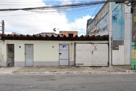 Casa para alugar com 60m², 1 quarto e 1 vagaFachada + plaquinha