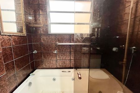 Apartamento para alugar com 200m², 3 quartos e sem vaga Apartamento para alugar com 200m², 3 quartos e sem vagaBanheiro da suíte 1