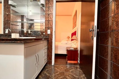 Apartamento para alugar com 200m², 3 quartos e sem vaga Apartamento para alugar com 200m², 3 quartos e sem vagaBanheiro da suíte 1