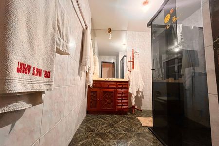 Apartamento para alugar com 200m², 3 quartos e sem vaga Apartamento para alugar com 200m², 3 quartos e sem vagaBanheiro social