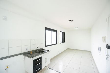 Sala e cozinha de apartamento para alugar com 1 quarto, 26m² em Vila Granada, São Paulo