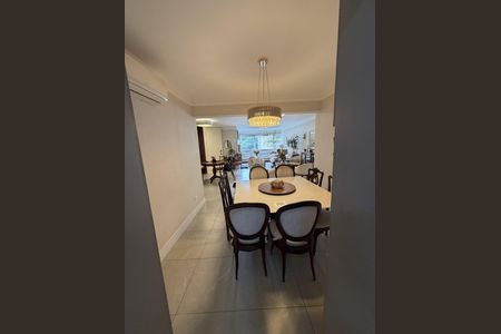 Apartamento à venda com 156m², 3 quartos e 2 vagas Apartamento à venda com 156m², 3 quartos e 2 vagasSala de Jantar