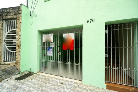 Casa para alugar com 125m², 2 quartos e 2 vagas Casa para alugar com 125m², 2 quartos e 2 vagasFachada