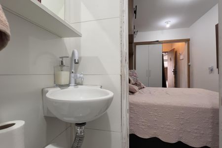 Casa de condomínio à venda com 115m², 3 quartos e 1 vaga Casa de condomínio à venda com 115m², 3 quartos e 1 vagaBanheiro da Suíte 1