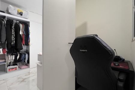 Casa de condomínio à venda com 115m², 3 quartos e 1 vaga Casa de condomínio à venda com 115m², 3 quartos e 1 vagaCloset