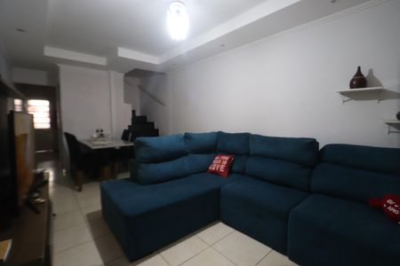 Casa à venda com 84m², 2 quartos e 2 vagasSala