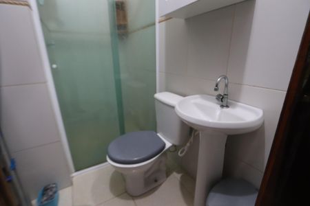 Casa à venda com 84m², 2 quartos e 2 vagasBanheiro social
