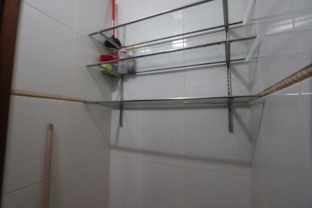 Casa à venda com 84m², 2 quartos e 2 vagasBanheiro social