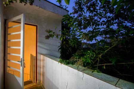 Casa à venda com 268m², 3 quartos e 4 vagas Casa à venda com 268m², 3 quartos e 4 vagasÁrea externa da cozinha