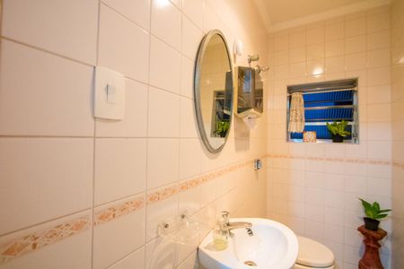 Casa à venda com 268m², 3 quartos e 4 vagas Casa à venda com 268m², 3 quartos e 4 vagasLavabo 2