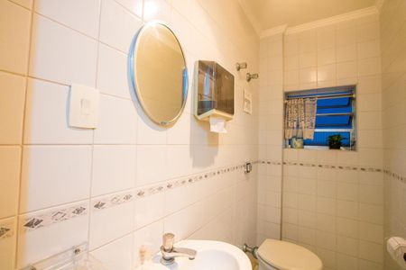 Casa à venda com 268m², 3 quartos e 4 vagas Casa à venda com 268m², 3 quartos e 4 vagasLavabo 1