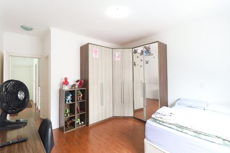 Casa à venda com 319m², 4 quartos e 7 vagas Casa à venda com 319m², 4 quartos e 7 vagasSuíte 1