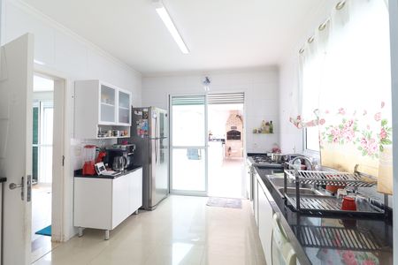 Casa à venda com 319m², 4 quartos e 7 vagas Casa à venda com 319m², 4 quartos e 7 vagasCozinha