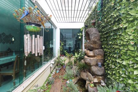 Casa à venda com 319m², 4 quartos e 7 vagas Casa à venda com 319m², 4 quartos e 7 vagasJardim de inverno