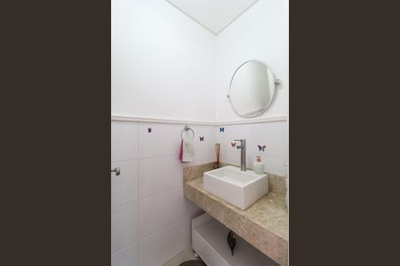 Casa à venda com 319m², 4 quartos e 7 vagas Casa à venda com 319m², 4 quartos e 7 vagasLavabo