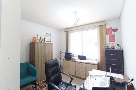 Casa à venda com 319m², 4 quartos e 7 vagas Casa à venda com 319m², 4 quartos e 7 vagasEscritório