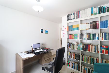Casa à venda com 319m², 4 quartos e 7 vagas Casa à venda com 319m², 4 quartos e 7 vagasEscritório