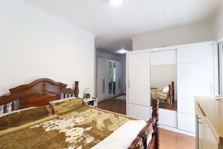 Casa à venda com 319m², 4 quartos e 7 vagas Casa à venda com 319m², 4 quartos e 7 vagasSuíte 4