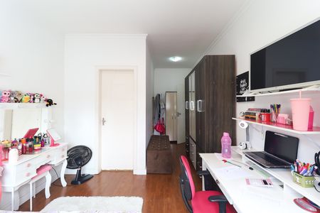 Casa à venda com 319m², 4 quartos e 7 vagas Casa à venda com 319m², 4 quartos e 7 vagasSuíte 2