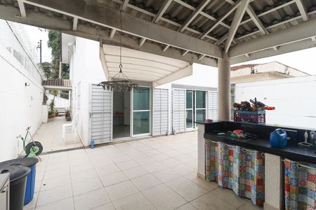 Casa à venda com 319m², 4 quartos e 7 vagas Casa à venda com 319m², 4 quartos e 7 vagasQuintal