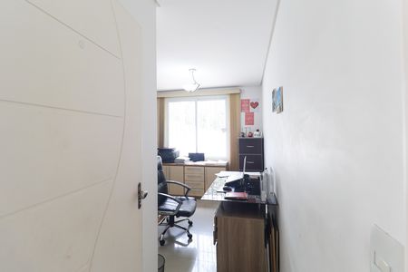 Casa à venda com 319m², 4 quartos e 7 vagas Casa à venda com 319m², 4 quartos e 7 vagasEscritório