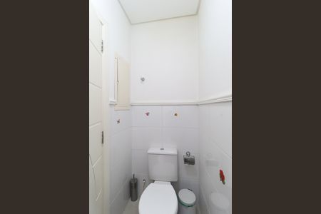 Casa à venda com 319m², 4 quartos e 7 vagas Casa à venda com 319m², 4 quartos e 7 vagasLavabo