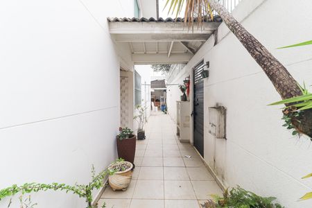 Casa à venda com 319m², 4 quartos e 7 vagas Casa à venda com 319m², 4 quartos e 7 vagasCorredor da entrada