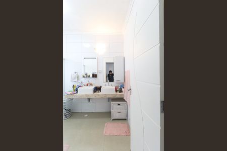 Casa à venda com 319m², 4 quartos e 7 vagas Casa à venda com 319m², 4 quartos e 7 vagasSuíte 4 - Banheiro