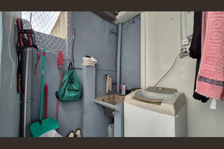 Casa à venda com 212m², 3 quartos e 2 vagas Casa à venda com 212m², 3 quartos e 2 vagasLavanderia 2