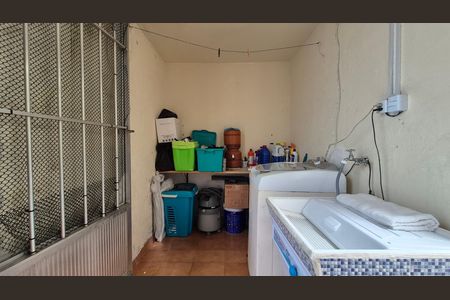 Casa à venda com 212m², 3 quartos e 2 vagas Casa à venda com 212m², 3 quartos e 2 vagasLavanderia