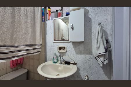 Casa à venda com 212m², 3 quartos e 2 vagas Casa à venda com 212m², 3 quartos e 2 vagasBanheiro da suíte