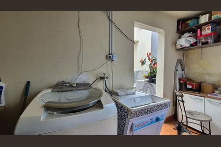 Casa à venda com 212m², 3 quartos e 2 vagas Casa à venda com 212m², 3 quartos e 2 vagasLavanderia