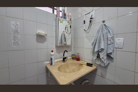 Casa à venda com 212m², 3 quartos e 2 vagas Casa à venda com 212m², 3 quartos e 2 vagasBanheiro