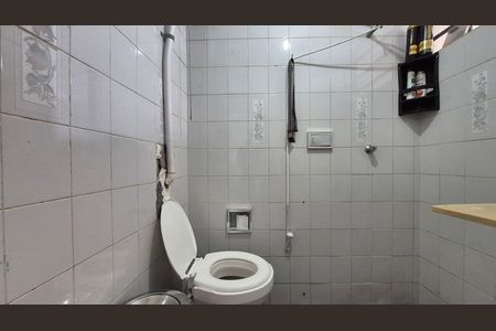 Casa à venda com 212m², 3 quartos e 2 vagas Casa à venda com 212m², 3 quartos e 2 vagasBanheiro