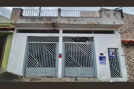 Casa à venda com 212m², 3 quartos e 2 vagas Casa à venda com 212m², 3 quartos e 2 vagasFachada