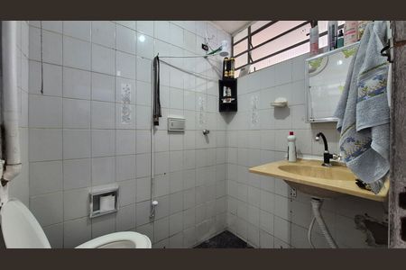 Casa à venda com 212m², 3 quartos e 2 vagas Casa à venda com 212m², 3 quartos e 2 vagasBanheiro