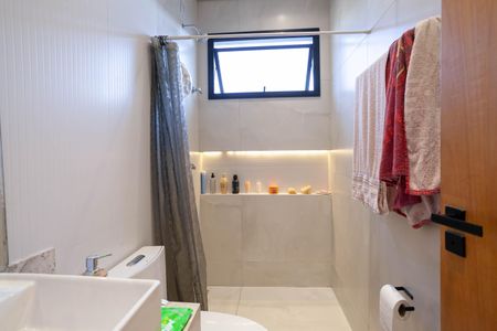 Casa à venda com 360m², 4 quartos e 4 vagas Casa à venda com 360m², 4 quartos e 4 vagasBanheiro social 2
