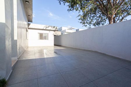 Casa à venda com 360m², 4 quartos e 4 vagas Casa à venda com 360m², 4 quartos e 4 vagasGaragem