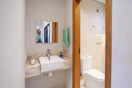 Banheiro social 1 de casa à venda com 4 quartos, 360m² em Xangrilá (justinópolis), Contagem