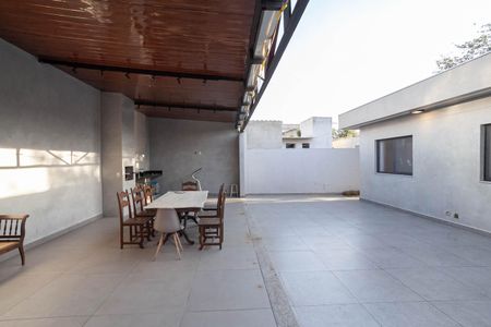 Casa à venda com 360m², 4 quartos e 4 vagas Casa à venda com 360m², 4 quartos e 4 vagasQuintal