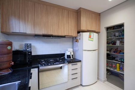 Casa à venda com 360m², 4 quartos e 4 vagas Casa à venda com 360m², 4 quartos e 4 vagasCozinha