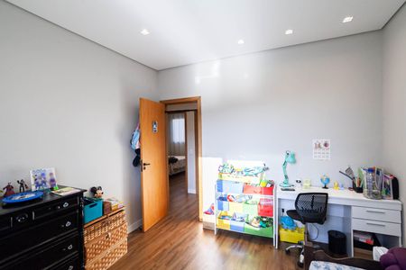 Casa à venda com 360m², 4 quartos e 4 vagas Casa à venda com 360m², 4 quartos e 4 vagasQuarto 2