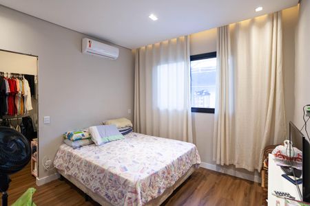 Casa à venda com 360m², 4 quartos e 4 vagas Casa à venda com 360m², 4 quartos e 4 vagasSuíte